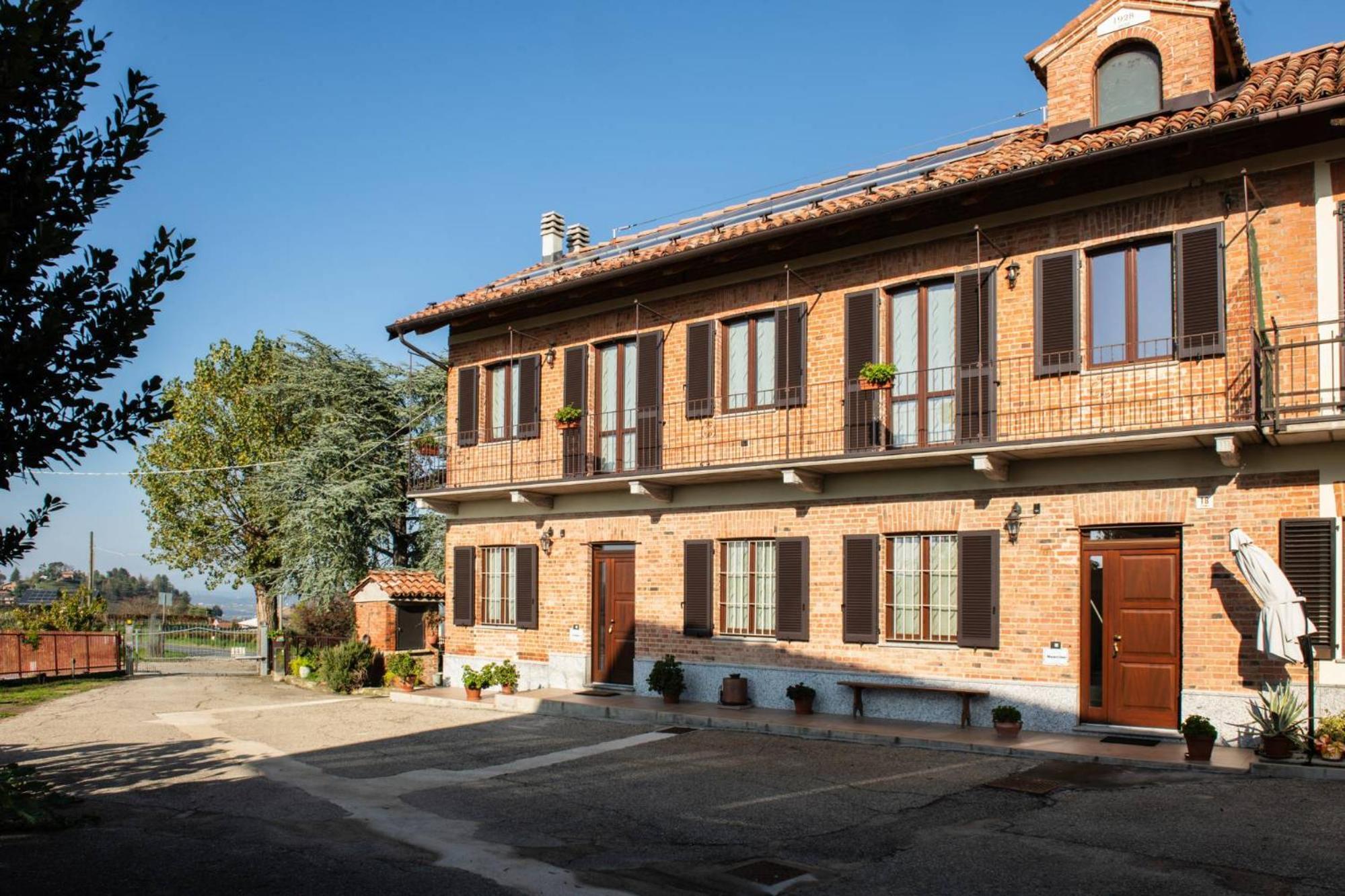 Casa Rubbo - Appartamento 'Como' Nelle Langhe 알바 외부 사진